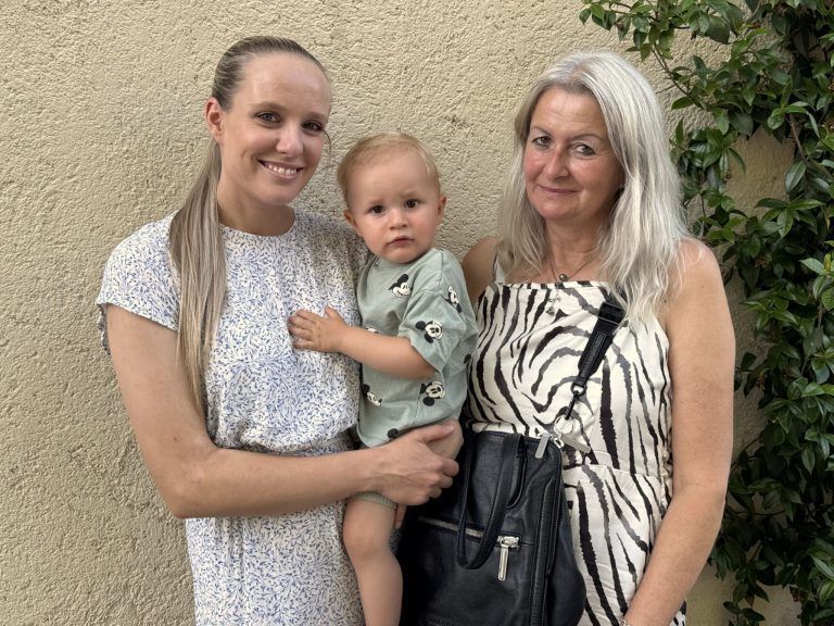 Wein, Cider und Heurigenschmankerl: Helga Schneider mit Tochter Sarah Kohler und Enkel Lionel.