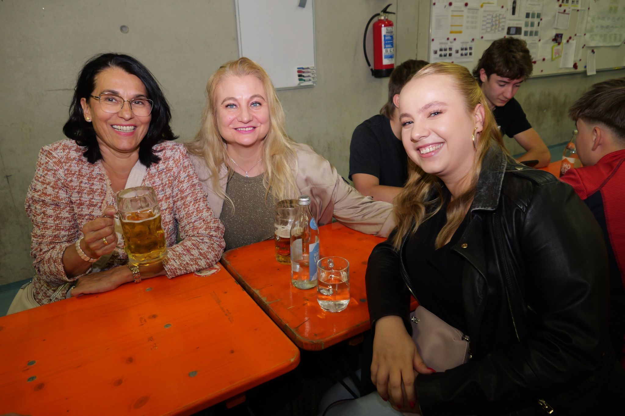 Susanne, Miriam und Antonia feierten mit.