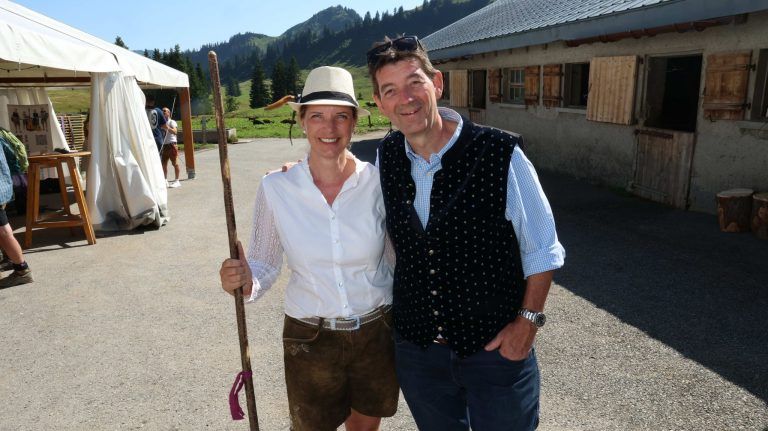Kulinarik, Kurzweil und Bergerlebnis: Abgeordnete Gerda Schnetzer-Sutterlüty und "Rankweiler Hof"-Wirt Roland Vith.