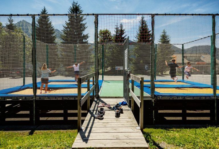 Neues Familienangebot in Laterns soll überzeugen: Spielplatz wird gut angenommen.