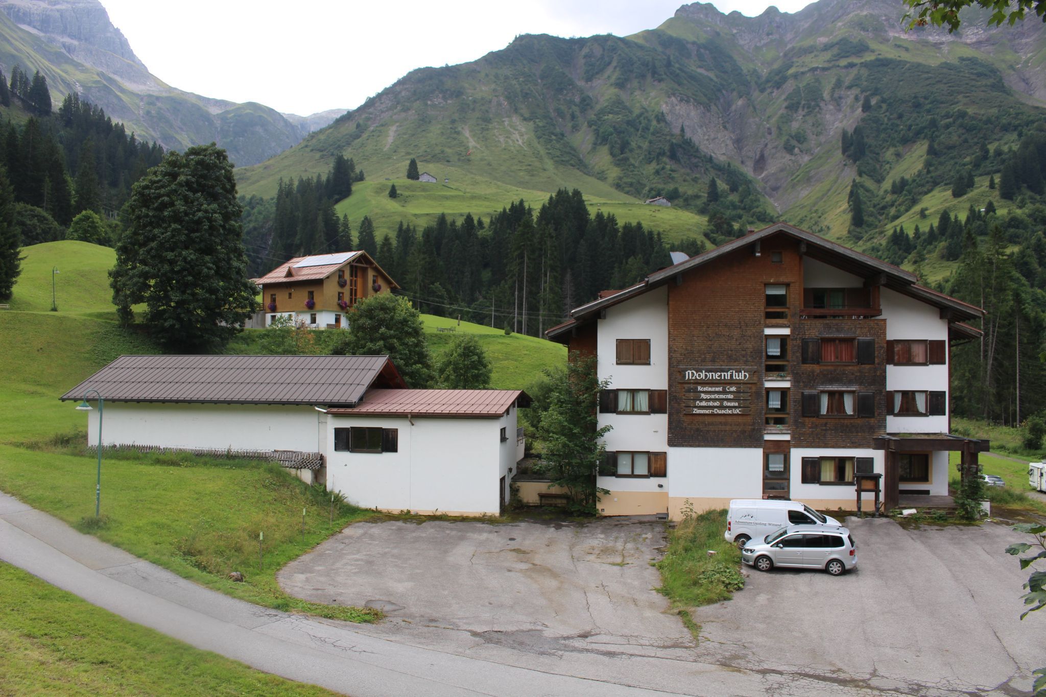 Seit vielen Jahren leidenschaftlich diskutiert: das Großprojekt auf dem _Areal des ehemaligen Hotels Mohnenfluh in Schröcken. PETER STRAUSS