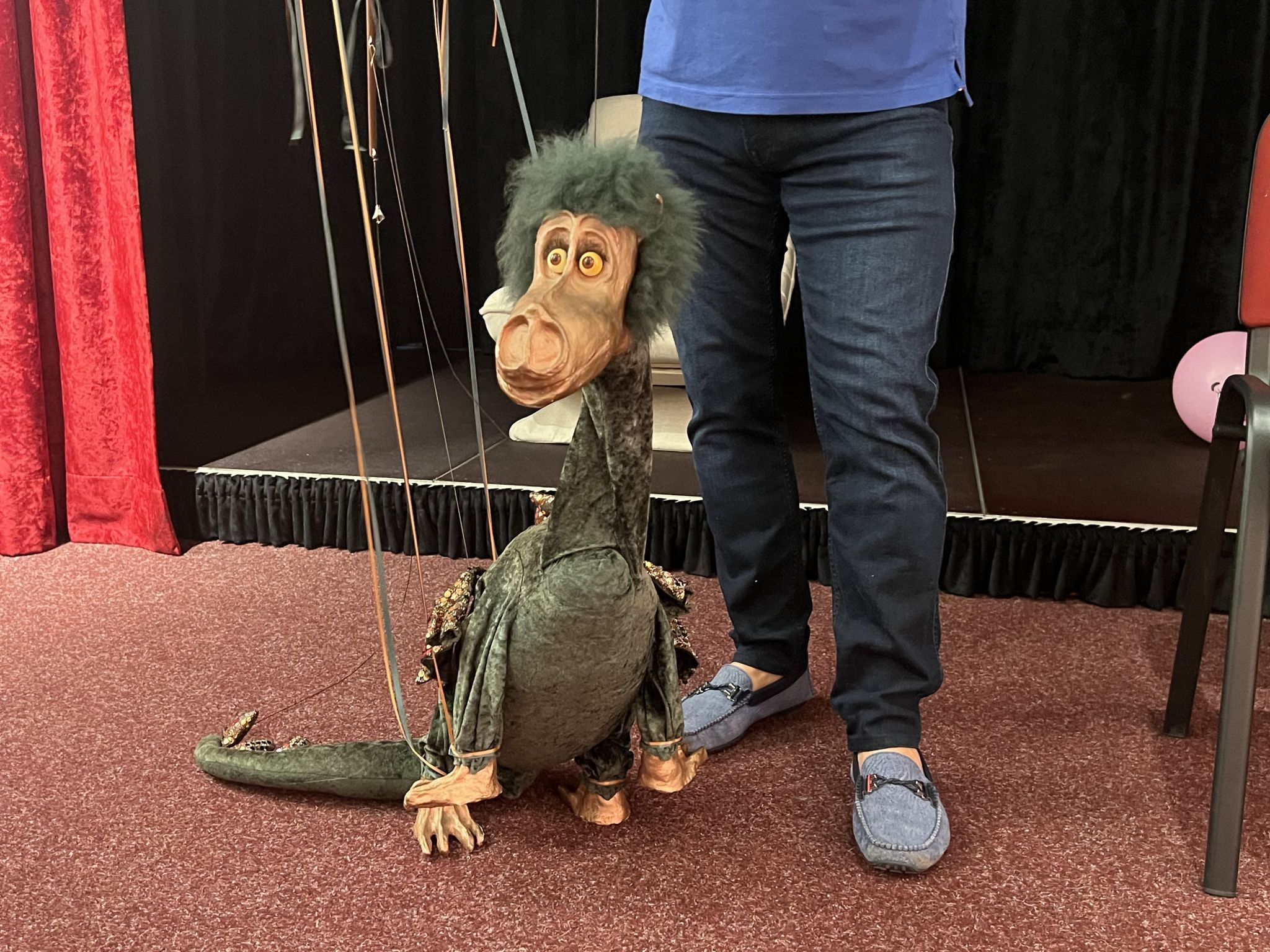 Christian Mair erweckt die Puppen zum Leben.