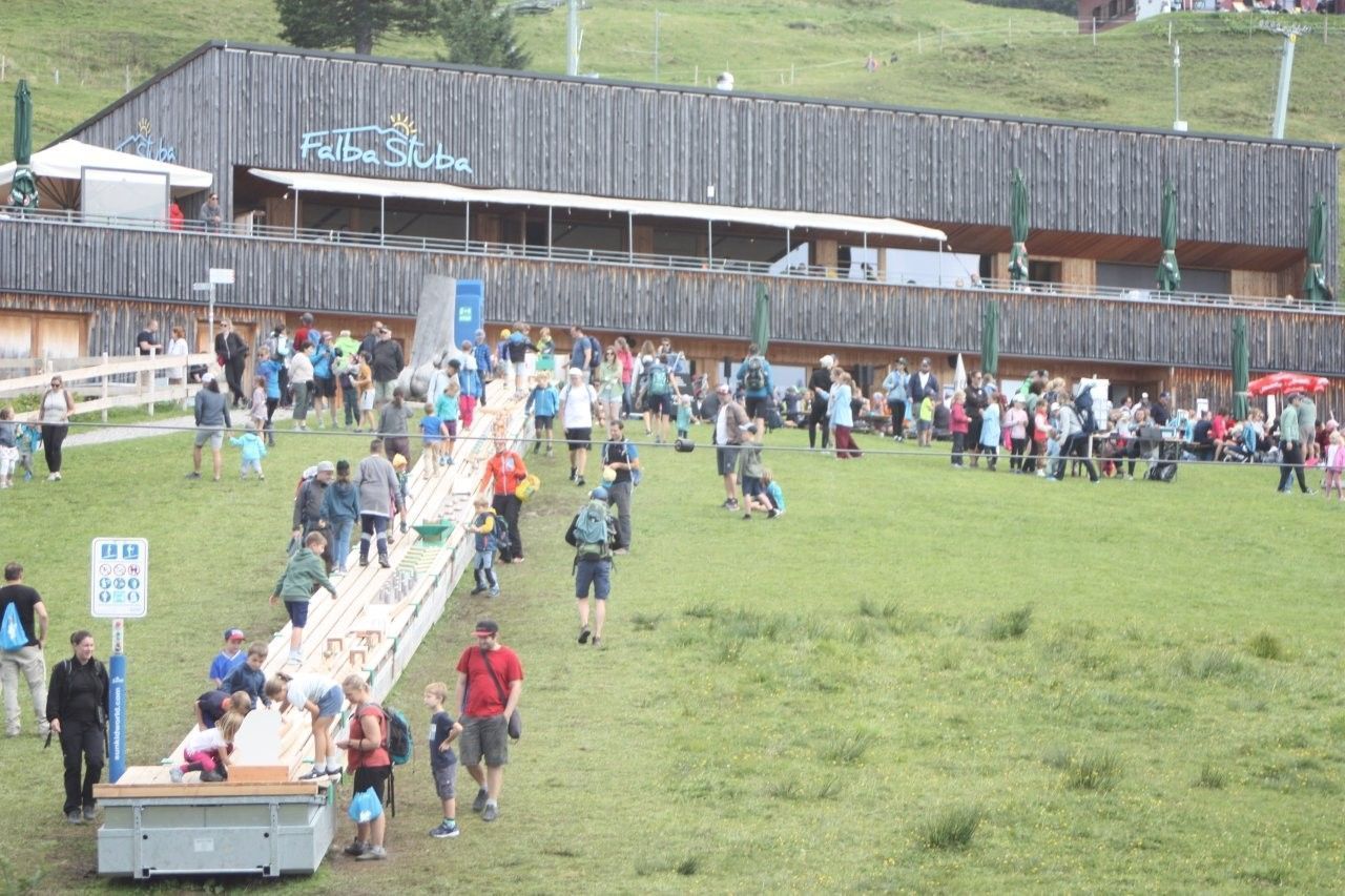 200 Kids mit den Familien kamen zum Family Cup nach Laterns.