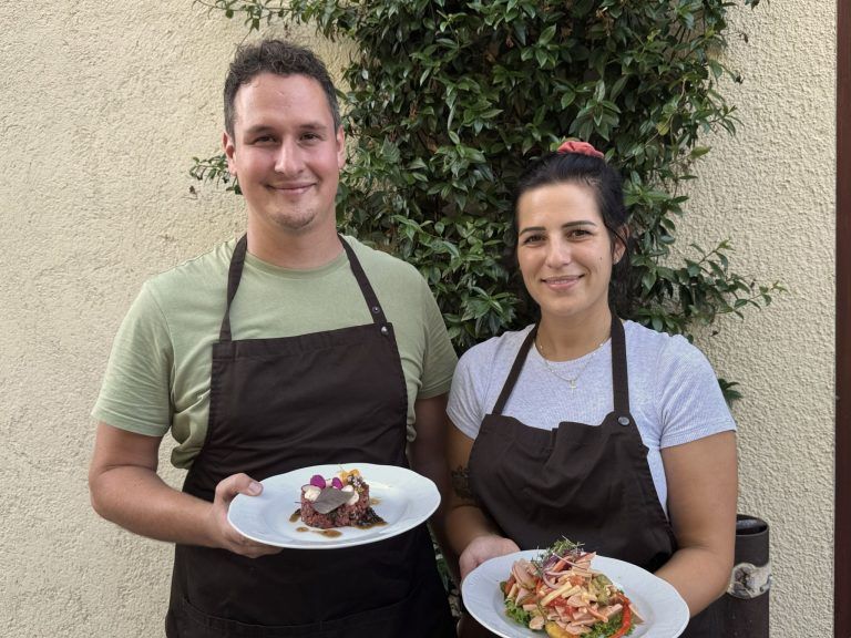 Wein, Cider und Heurigenschmankerl: Caterer Daniel Kohler mit Mitarbeiterin Natalie Grünwald.