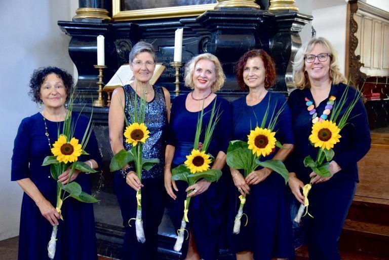 Kirchweihfest mit Verabschiedung: Das Frauenensemble "Aurora" mit Hildegard Frei-Bertsch, Brigitte Schmidle, Anita Dressel-Malang, Elke Bitschnau und Helene Maier, v. l.