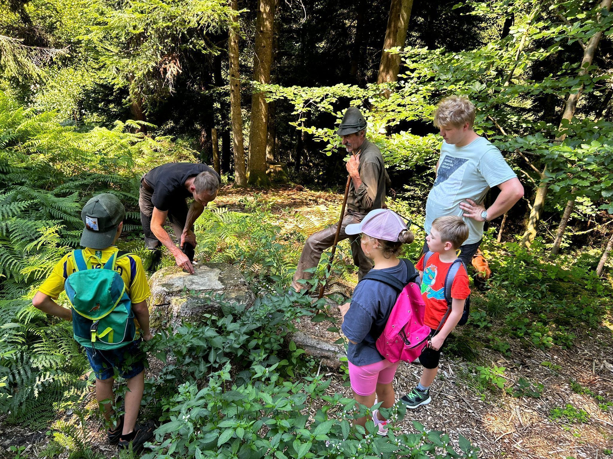 Viele Informationen über den Wald und die Jagd hier am Pfänderrücken gab es von den Leiblachtaler Waldaufsehern und den Lochauer Jägern. 