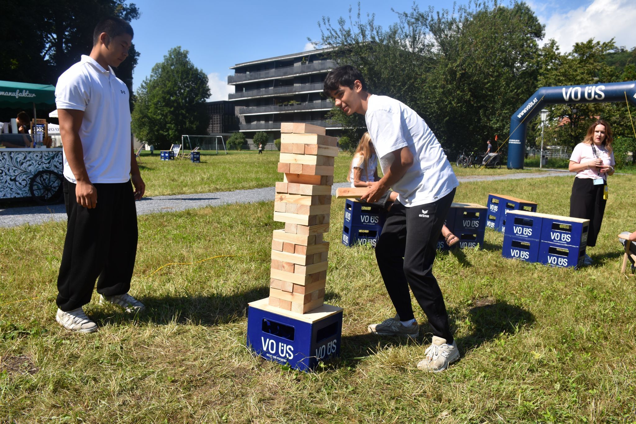 Lukas und Diego spielten Jenga
