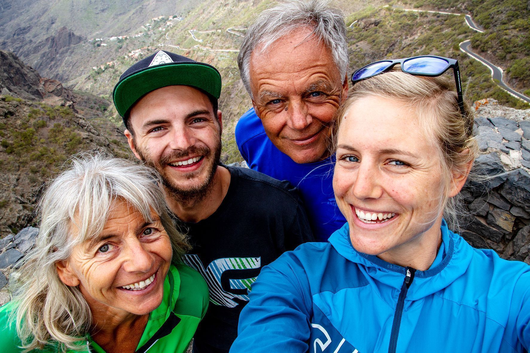 Lothar bei einem Wanderausflug mit der Familie.