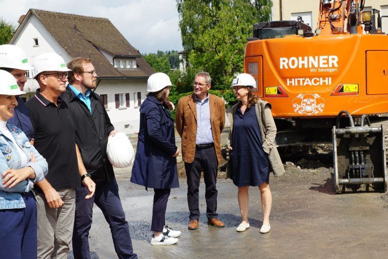 Erste Bauetappe für Schulcampus gestartet: "Mehr Raum für Lernen und Leben", so die Devise beim Spatenstich als symbolischer Akt zur Realisierung des großen Infrastrukturprojektes in der Leiblachtalgemeinde Hörbranz