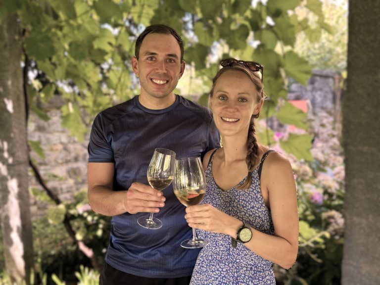 Wein, Cider und Heurigenschmankerl: In der Laube: Doris und Günter Kofler (immo-company).