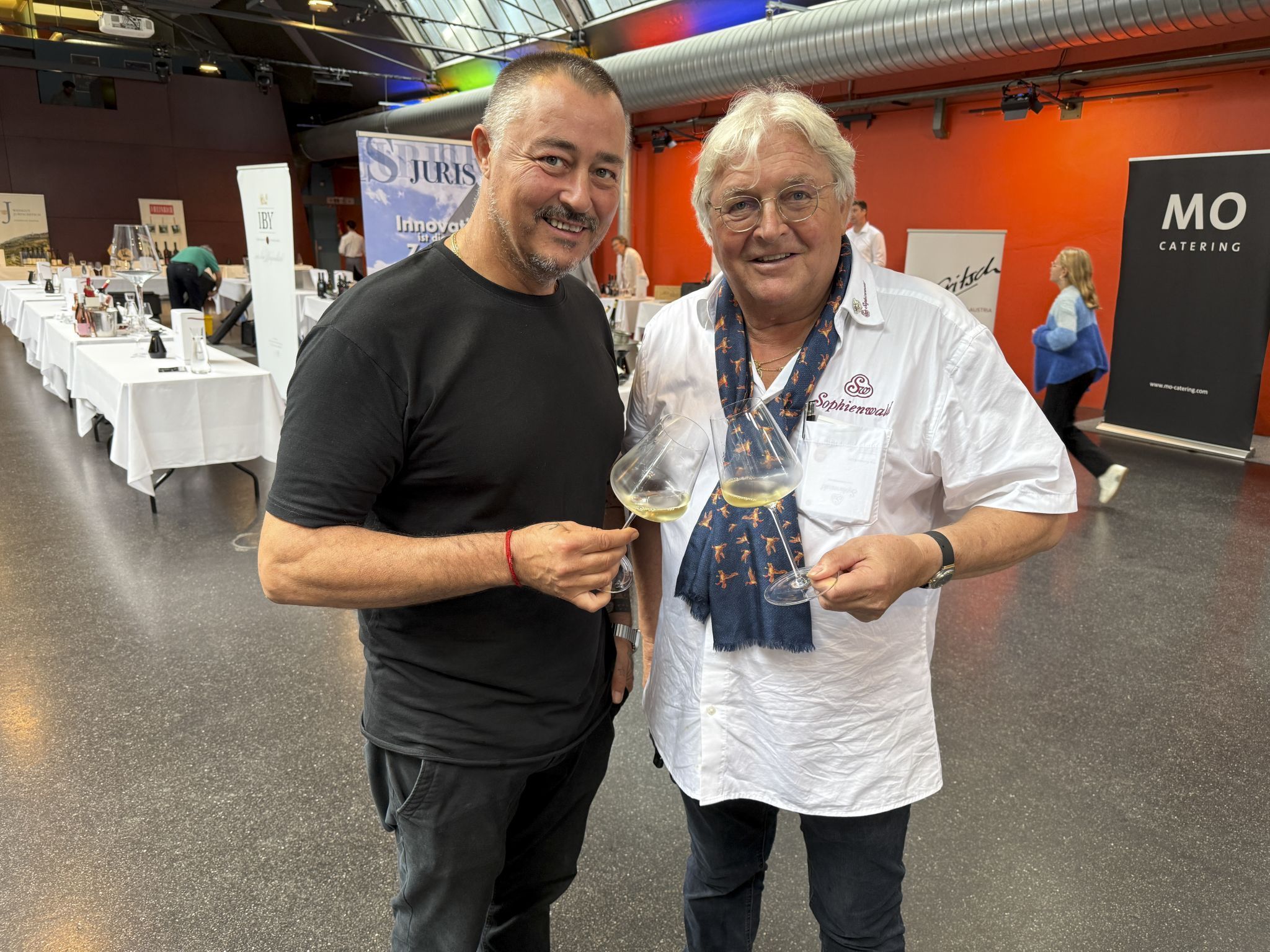 Die Gläserexperten Manfred Schwarz (Uno) und Gerhard Illek (Sophienwald)