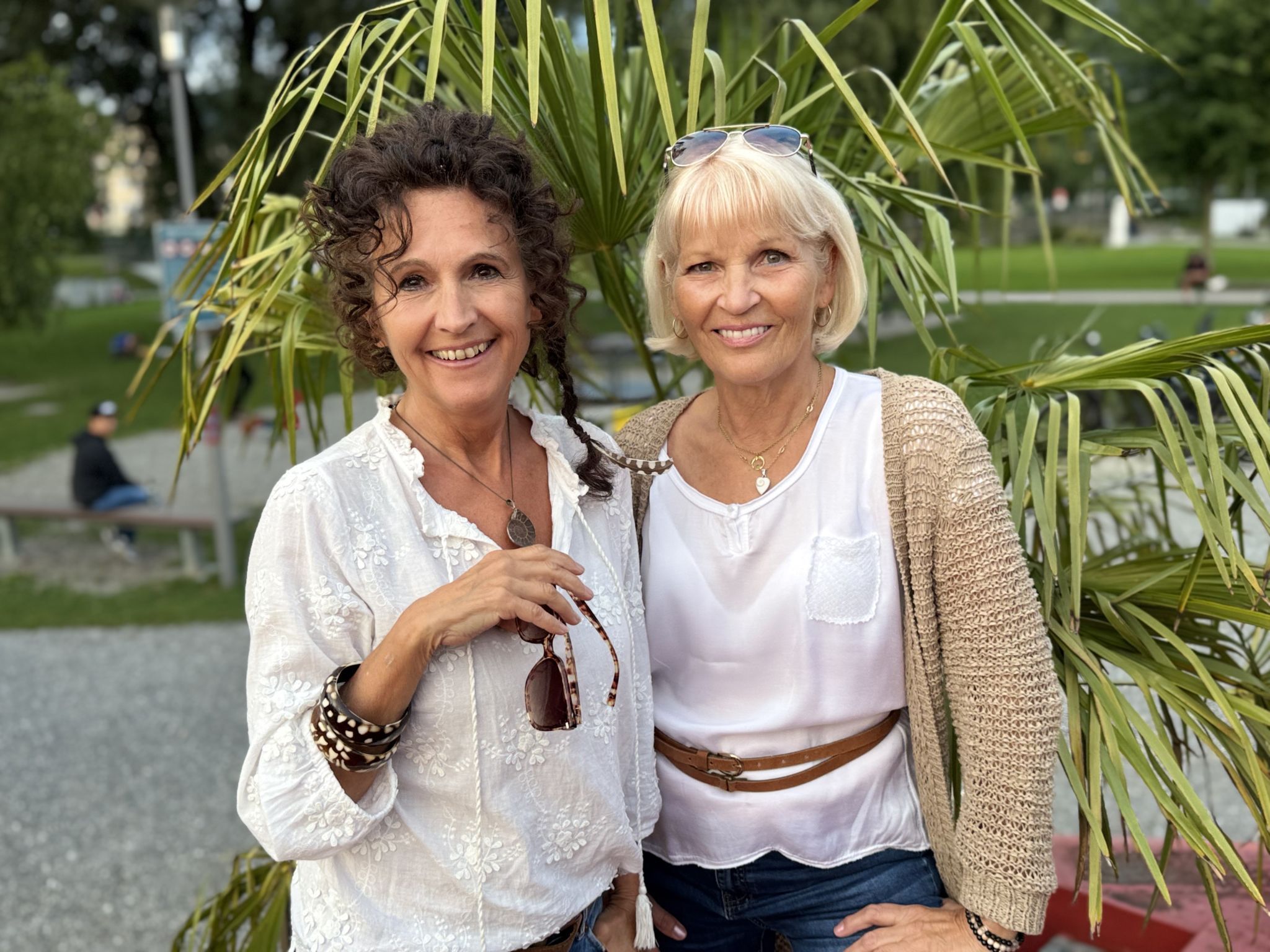 Country-Fans: Daniela Nowotny und Loretta Weber.