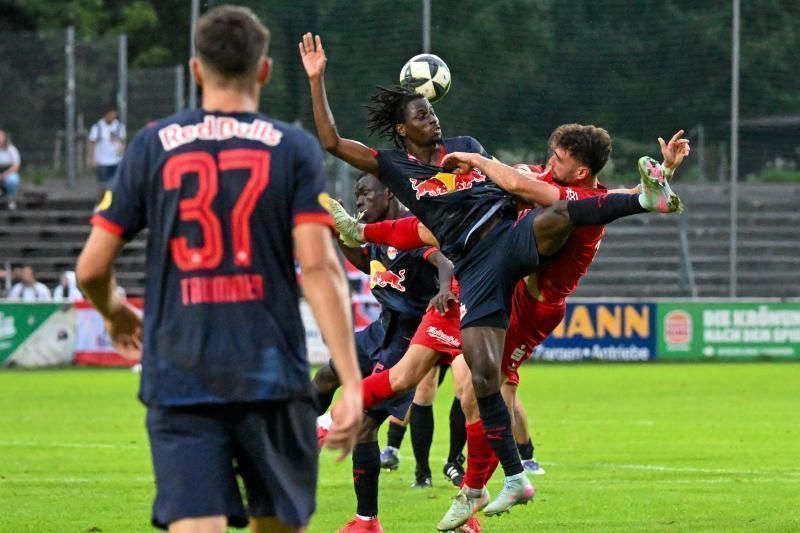 Kristijan Makovec im Duell mit einem Salzburger. 