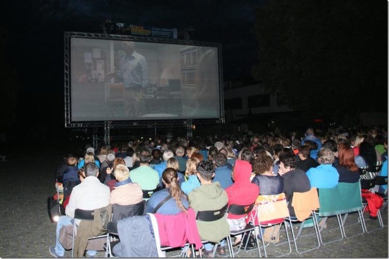 Open-Air mit Flair: Rankweil zeigt Kino unter Sternen: Ein besonderes Flair am Marktplatz in Rankweil.