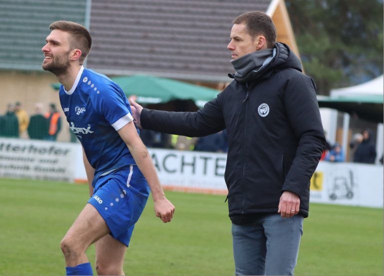 Debütant Weiland wurde für VfB Hohenems zum Held: Hohenems Trainer Werner Grabherr war natürlich mit dem Ergebnis und der Leistung zufrieden.