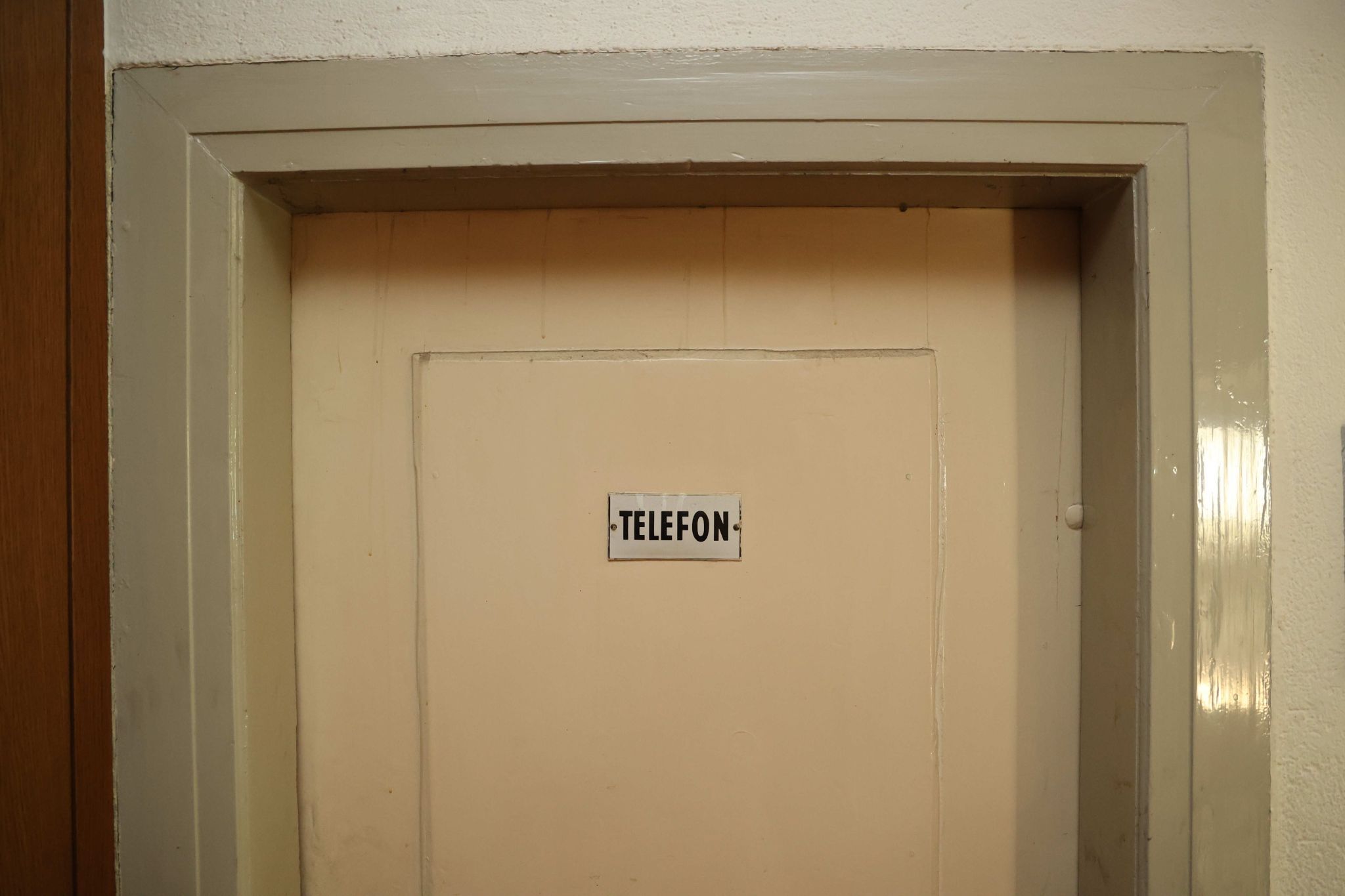 Hinter dieser Tür war eines der ersten Telefone von Rankweil.