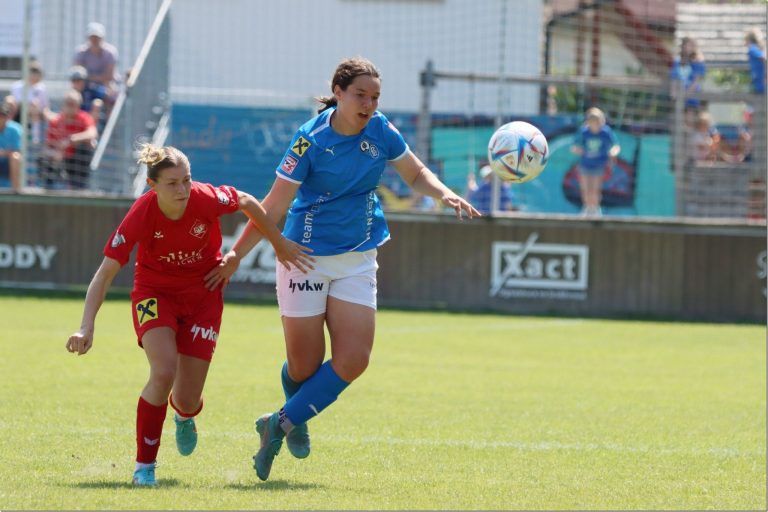 Von der Reha zur Führungsspielerin in Kanada: Chiara Dünser von der linken Abwehrspielerin zur neuen Regisseurin in Kanada.