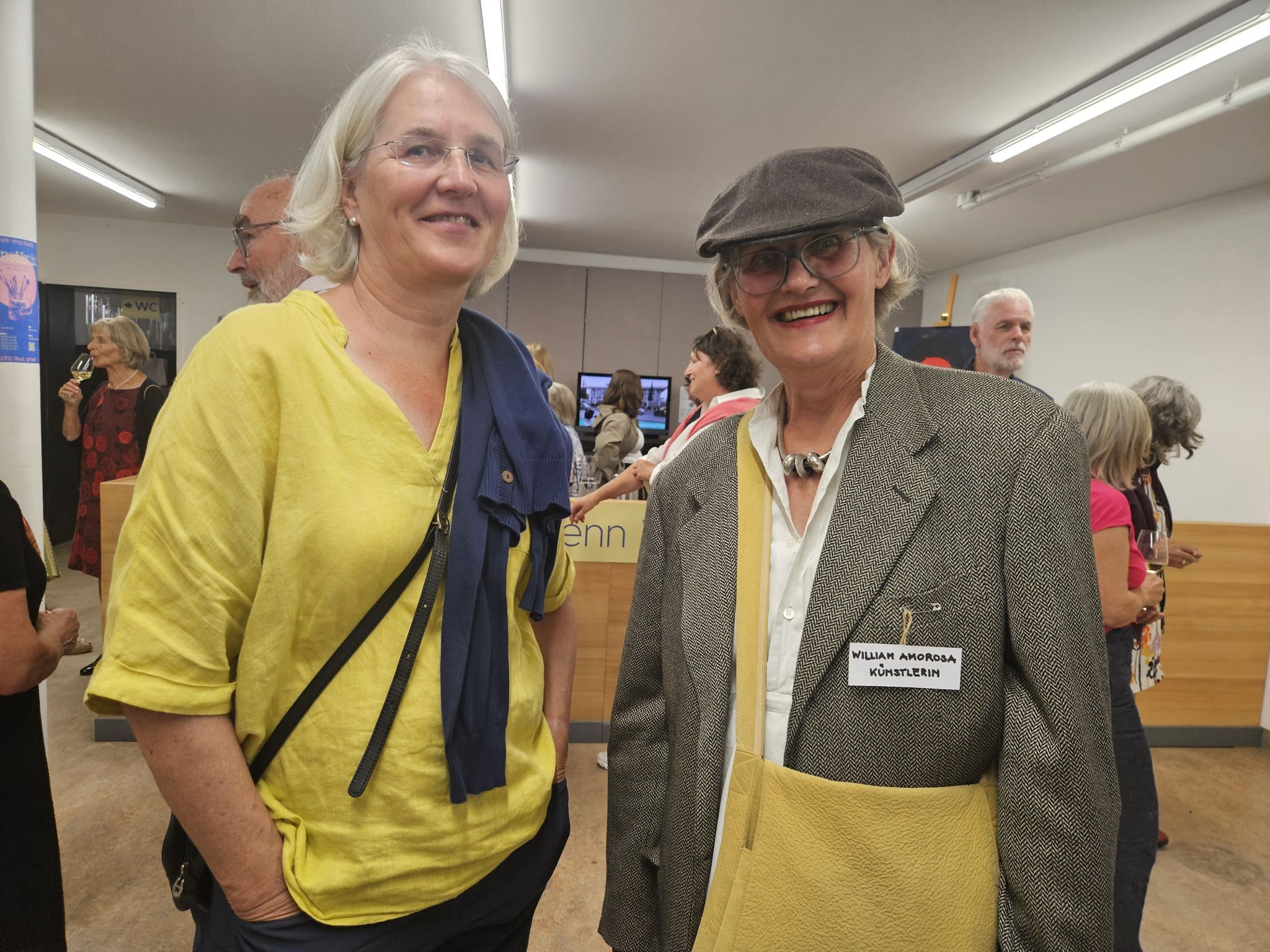 Unter den Vernissage-Gästen: Annemarie Willam und Cornelia Edlinger-Willam