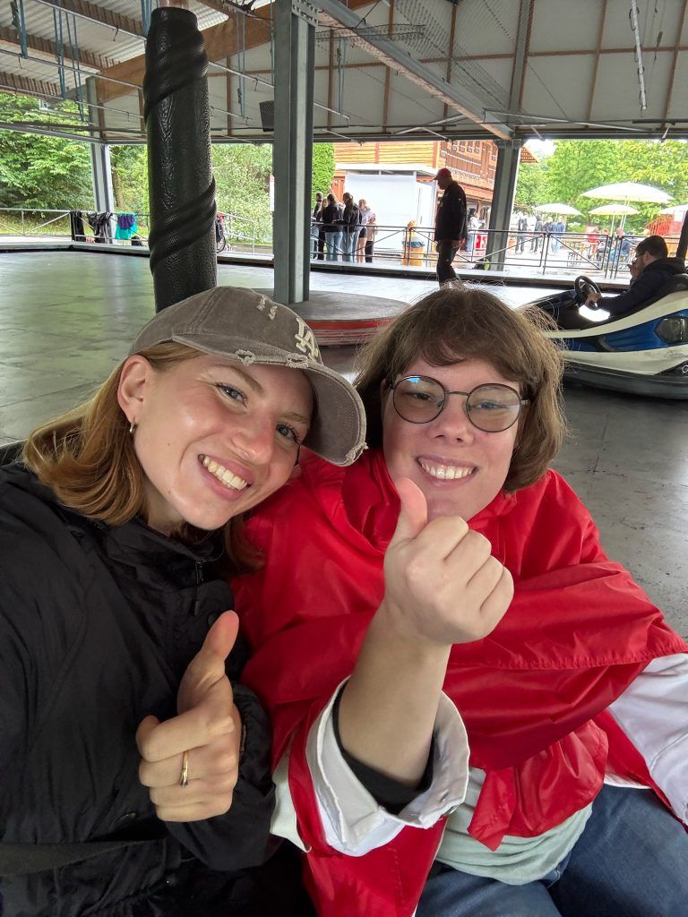 Eine Woche fürs Herz : Valentina Sepp war bereits zum vierten Mal als Betreuerin dabei und hatte mit Vicki Egger viel Spaß.