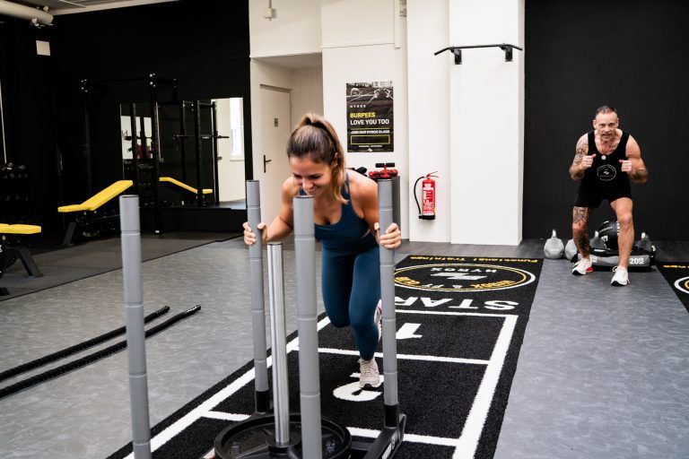 ,,Eine Stunde bei mir ist wie sechs Stunden im Fitnessstudio'' - Das ist der neue Trendsport Hyrox