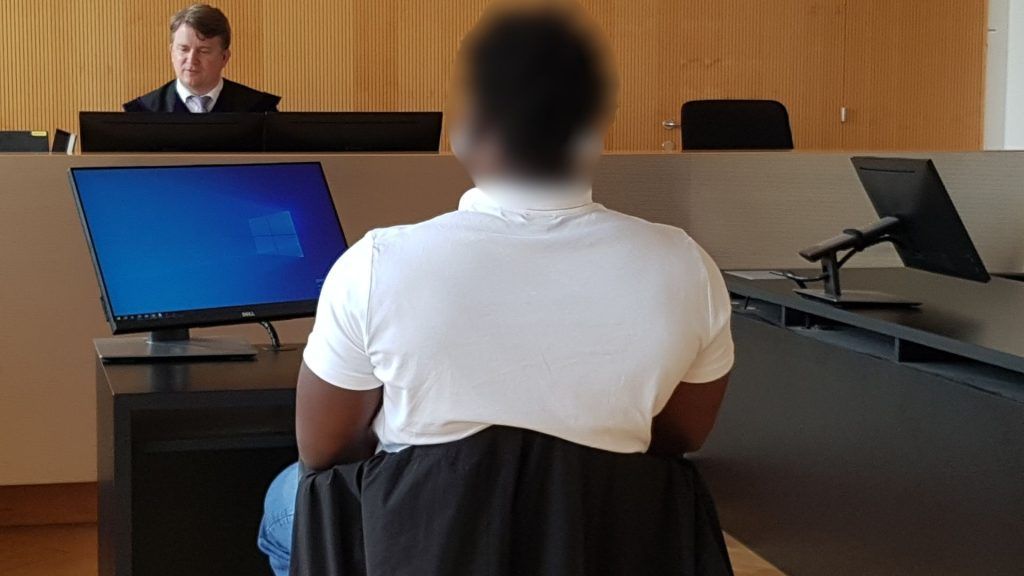 30-Jähriger rastet nach Ruhestörung völlig aus: &#8220;Er hat mit einem Hammer gegen die Tür geschlagen&#8221;