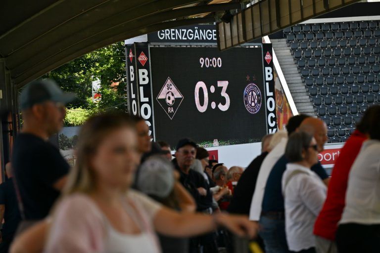 Trainer sieht Rot, Mannschaft verliert
