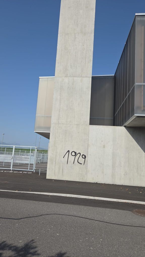 Graffiti-Anschlag auf Sun Minimeal Arena