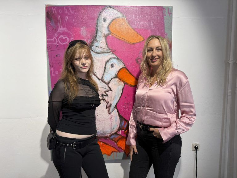 Hannah Dall und Carolin Meinl bei der Eröffnung