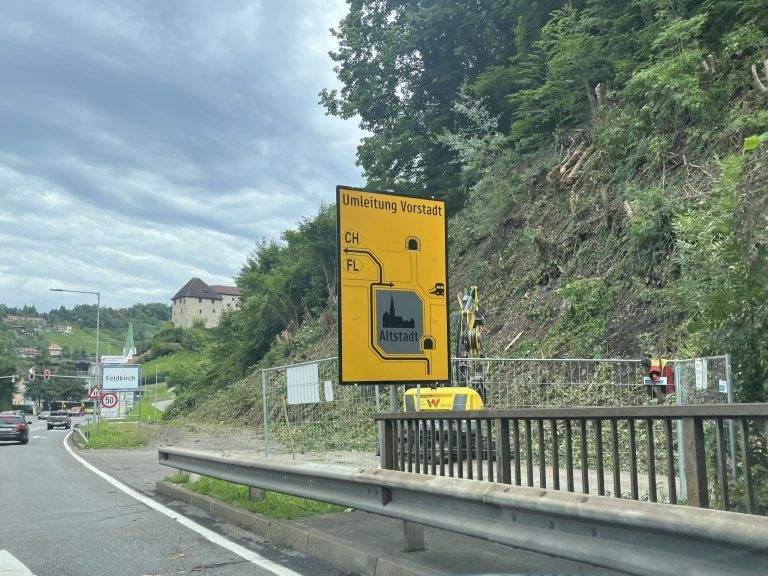 Neue Verkehrsführung wegen Baustelle an der Montfortbrücke in Feldkirch