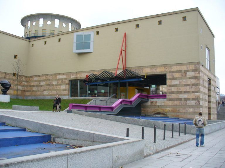 Stuttgart-haus-der-geschichte-bw.jpg