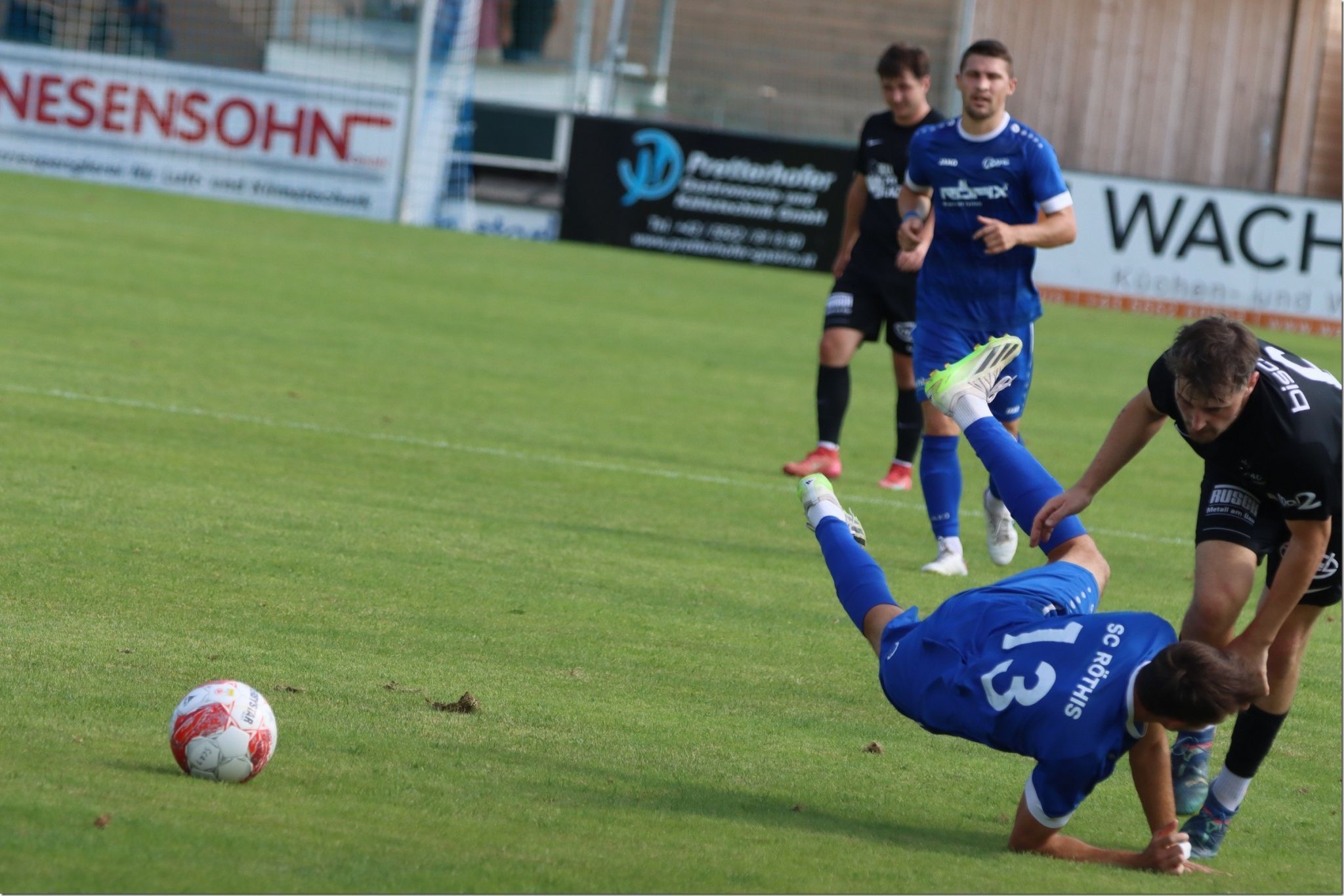 Oft wussten sich die Admira Spieler nur durch Fouls zu retten. 