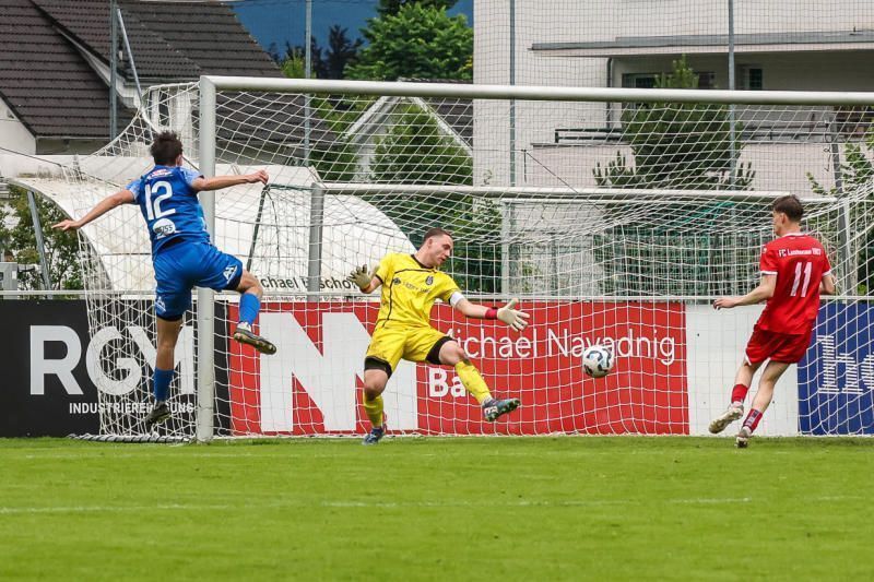 Tor für Hard soll es auch im Livespiel heißen: Kilian Krassnig ist torgefährlich.