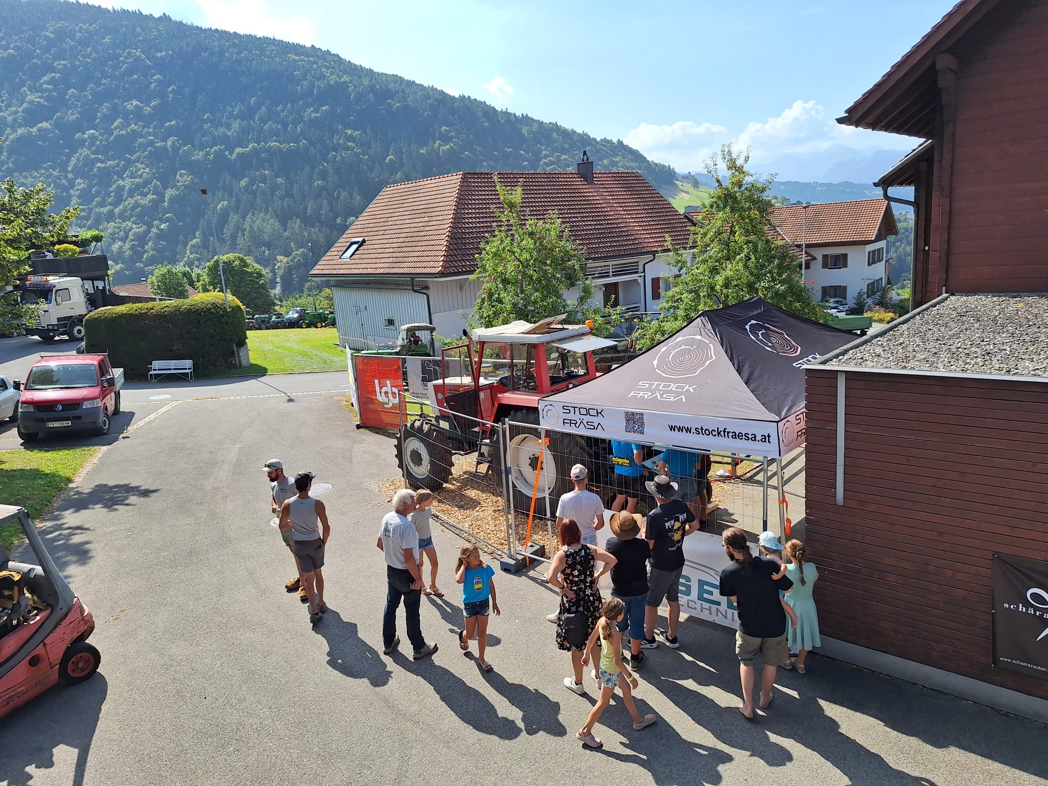 Reges Treiben beim Oldtimer Traktorentreffen