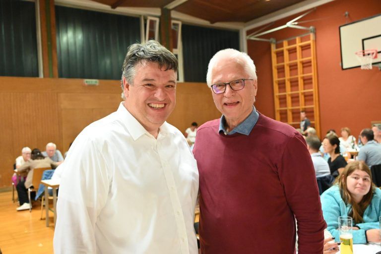 Ein Haus der Gastfreundschaft und Begegnung: Zwei Cousins - zwei mal Valentin - Valentin Bargehr und Valentin Weratschnig.