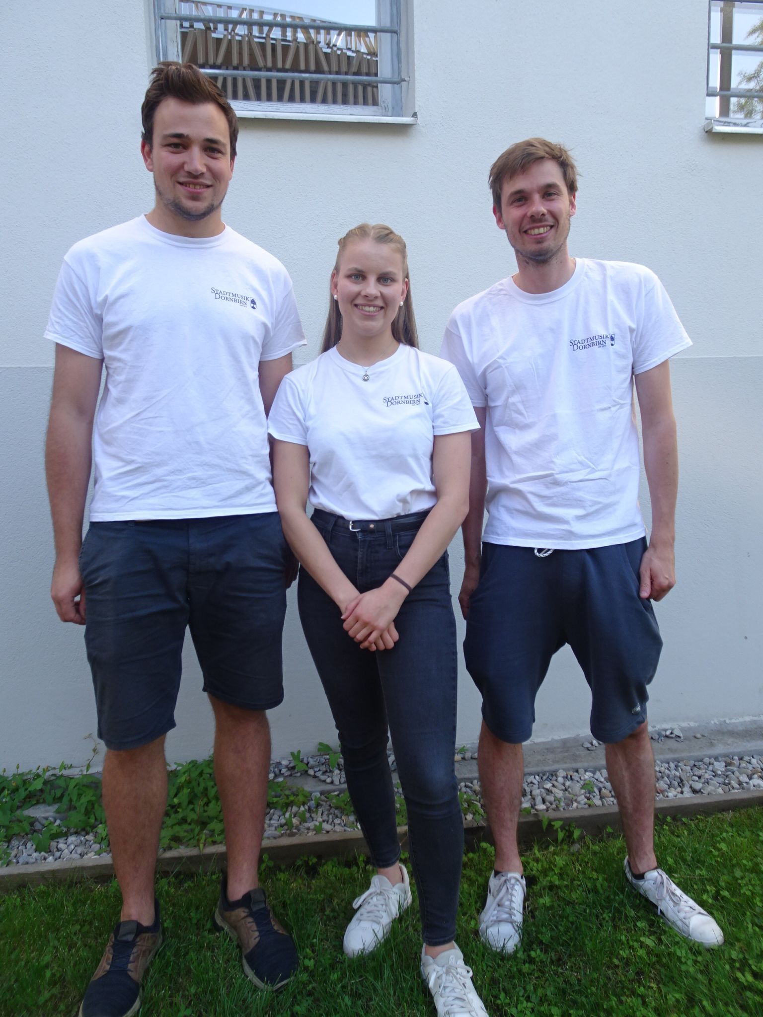 Ein Trio für alle Fälle - Peter, Ricarda und Fabian freuen sich auf ein schönes Musikfest im Klostergarten.