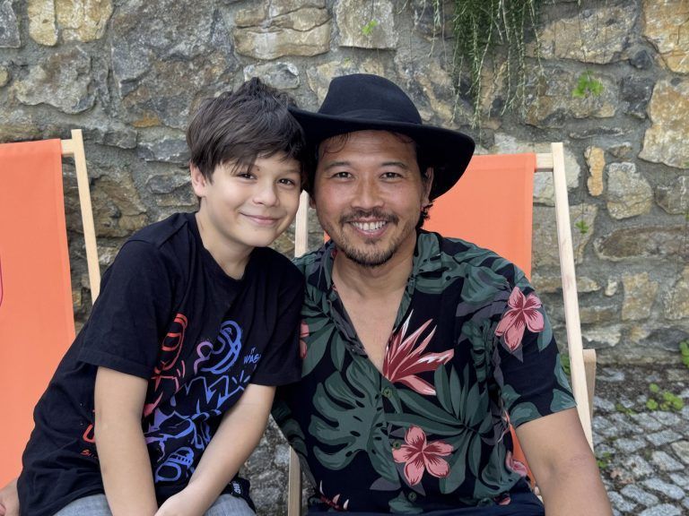 Wein, Cider und Heurigenschmankerl: Ramet Yawong kam mit Sohn Jaiy nach Feldkirch.