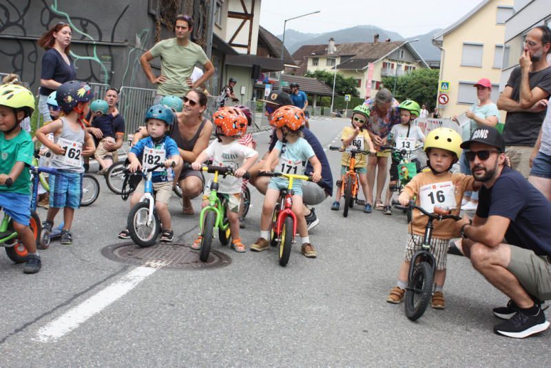 Die Speedy Mäuse eröffnen den Radsporttag.