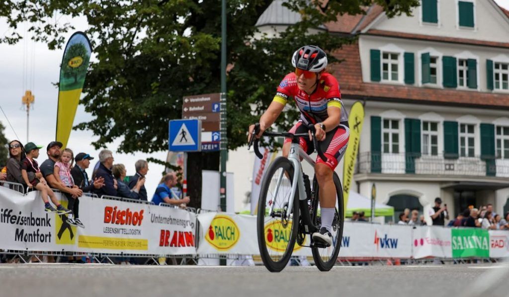 Erster Start, erster Sieg: Melanie Geiger gewinnt Kriterium in Rankweil