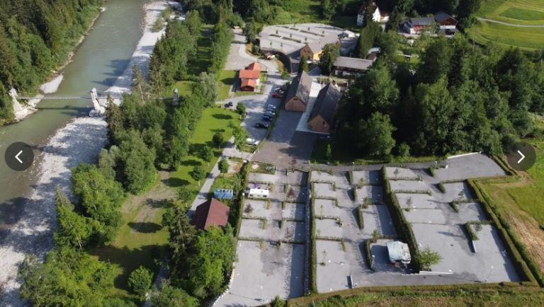Wald-Tourismus auf der Überholspur: Der vor einigen Jahren völlig neugestaltete Campingpark Bregenzerwald in Doren-Bozenau zeigt Wirkung – die Nächtigungszahlen in Doren sind deutlich im Aufwind.