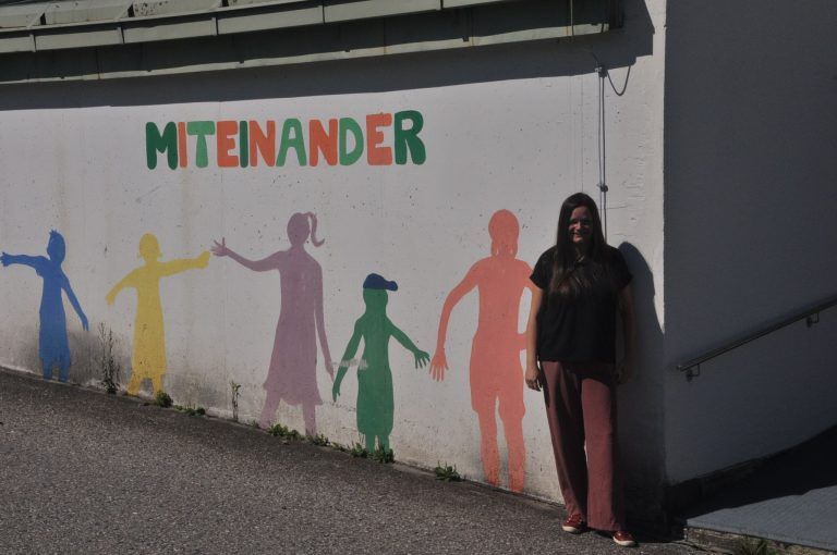 Raphaela Gruber vor dem Kinderland