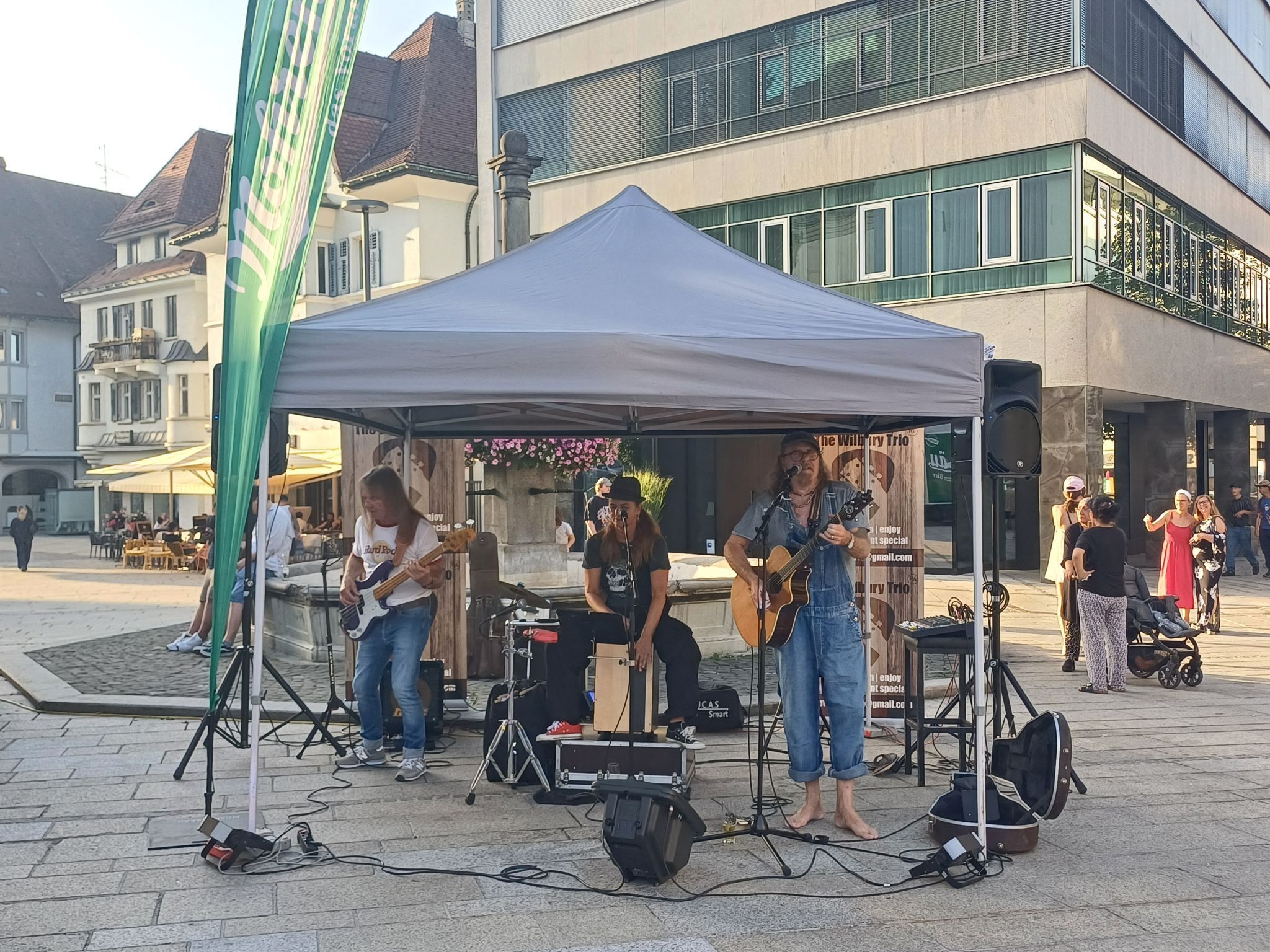 Livemusik mit The Wilbury Trio am Donnerstagabend.