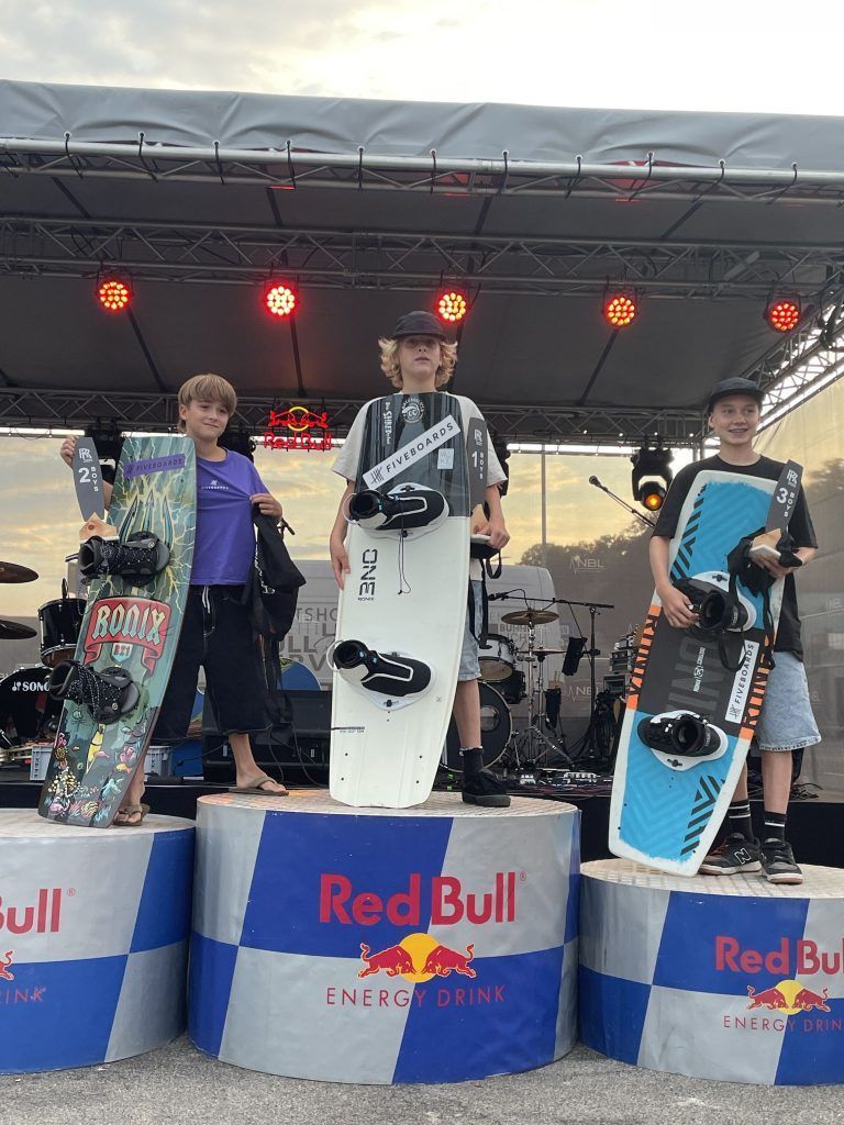 Die Wakeboard-Freunde aus Bildstein: So sehen Sieger aus - das River Rumble in der Altersklasse U14 war fest in Vorarlberger Hand.
