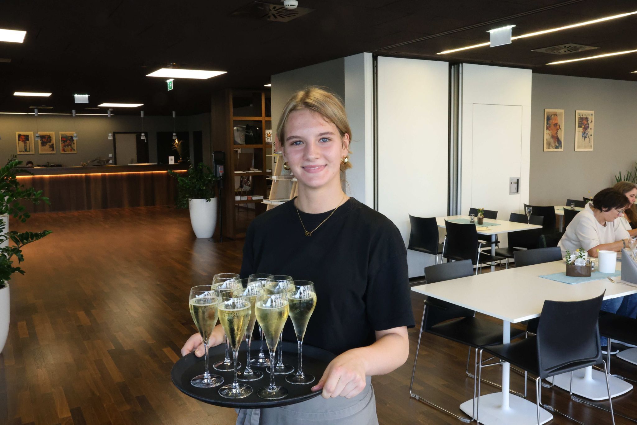 Servicemitarbeiterin Mia Rusch.