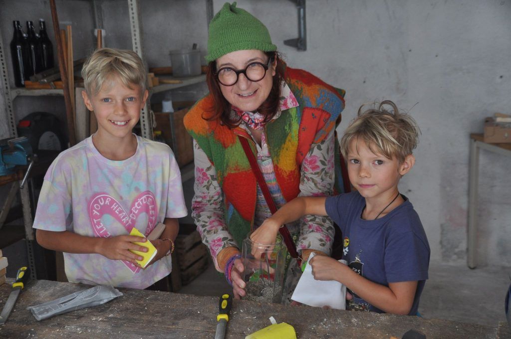 Aktives Handwerk mit Kindern im Gmeiner Huus