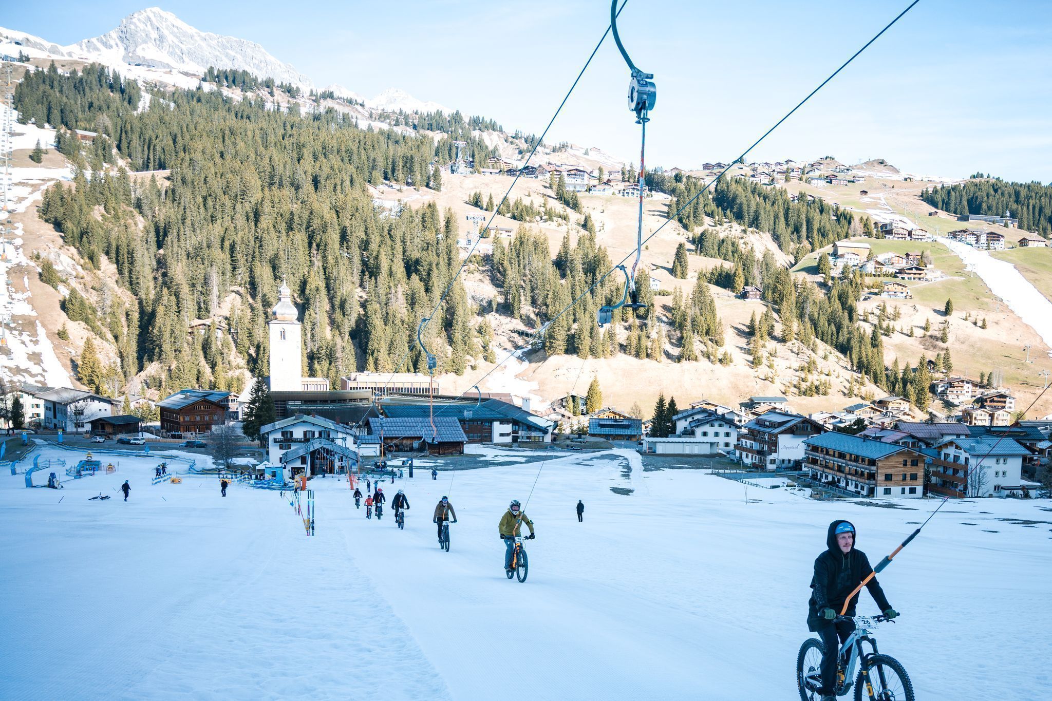 Mountainbiken geht nicht nur im Gelände sondern auch auf der Piste.