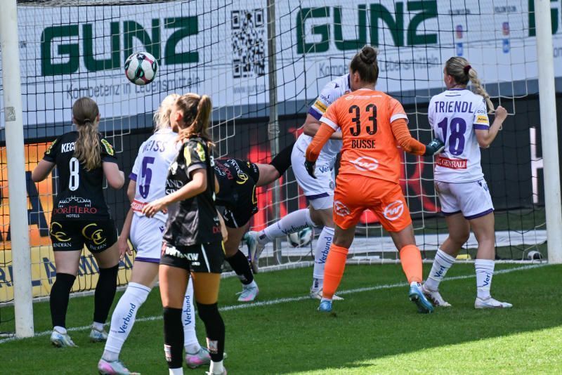 Mit ausländischen Spielerinnen in den Neustart