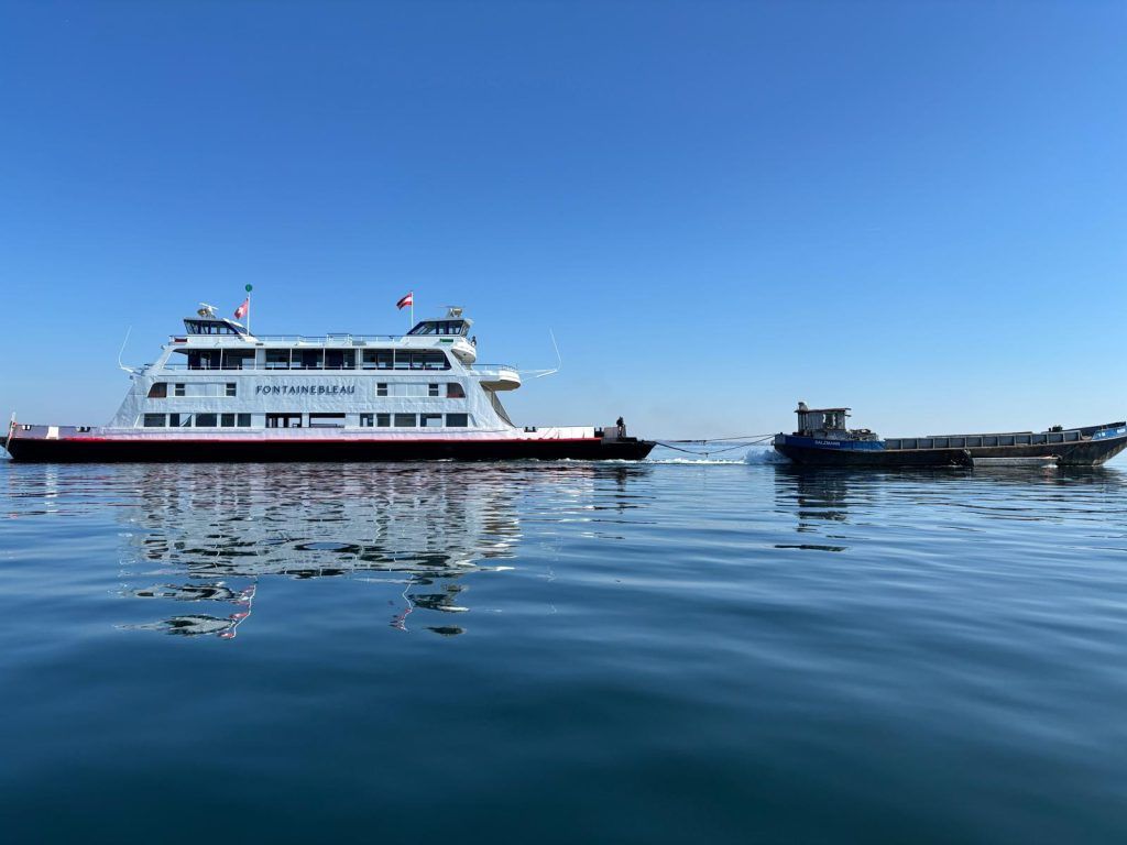 Vom Fährschiff zum schwimmenden Clubheim: Der YCH feiert die Eröffnung der Fontainebleau