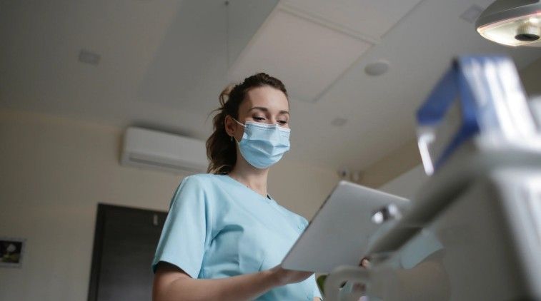 Bauarbeiter, Lehrperson und Physiotherapeut: Wo KI (noch) nicht mithalten kann
