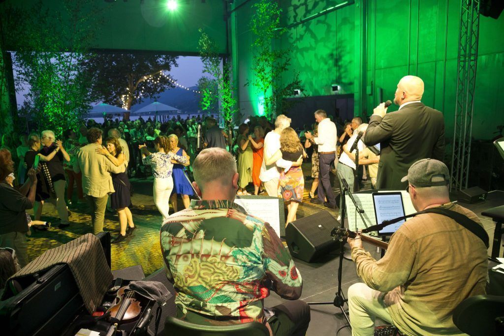 Zwischen Leidenschaft und Melancholie: Tango am See