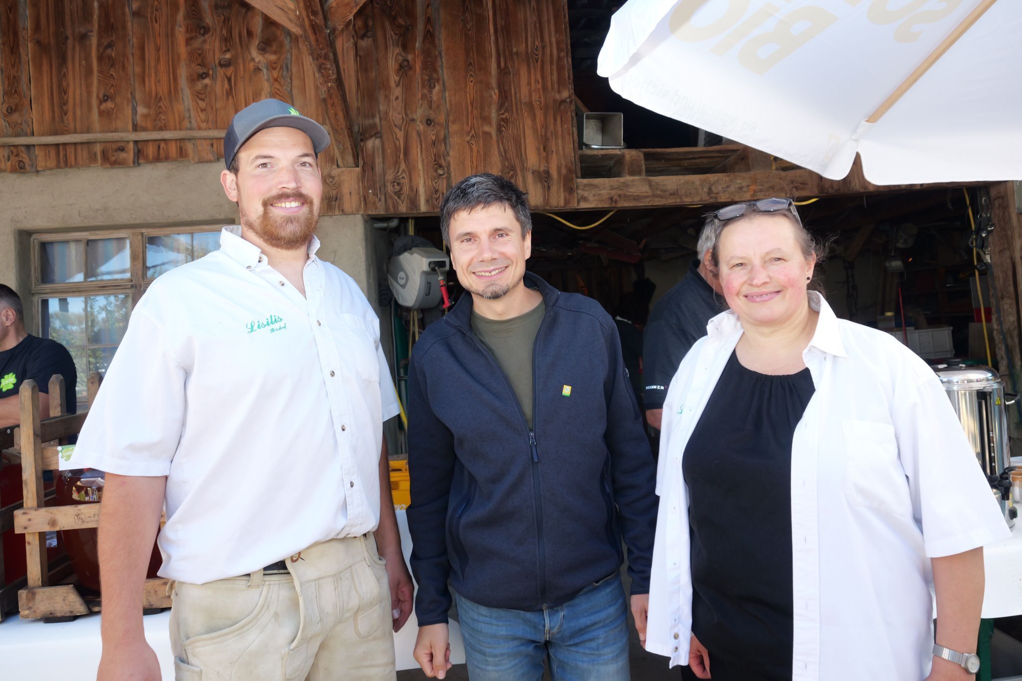 Michael und Brigitte Kühne mit Manuel Kirisits, Geschäftsführer Bio Vorarlberg.